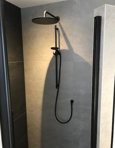 Badkamer douche installatie